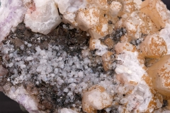 23-Harmotom aus dem Steinbruch Juchem in Niederwörresbach  Bildbreite 180mm