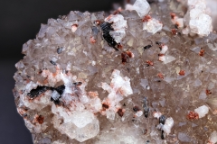 03-Chabasit-Harmotom-Goethit-Haematit-auf-Rauchquarz-Backesberg-Baumholder