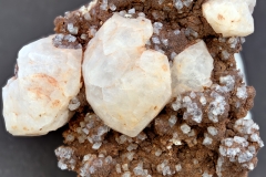 12-Phakolith-neben-Heulandit-Schahn-Baumholder-Bildbreite 65mm